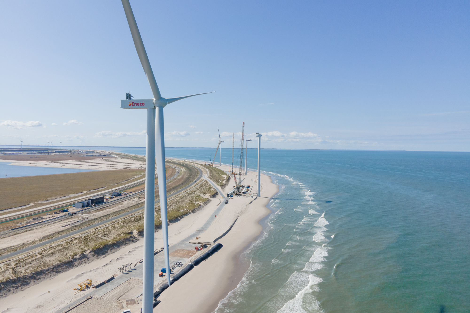 TenCate Geotubes voor twaalf kraanopstelplaatsen voor Windpark Maasvlakte 2 op het strand